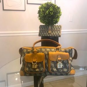 Vintage Dooney & Bourke Handbag with Matching Wallet Set ❤️